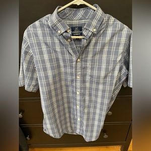 Men’s Shortsleeved Button Down Shirt.